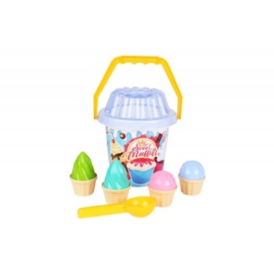 Muffin Beach Fun (bucket + ice cream sand)